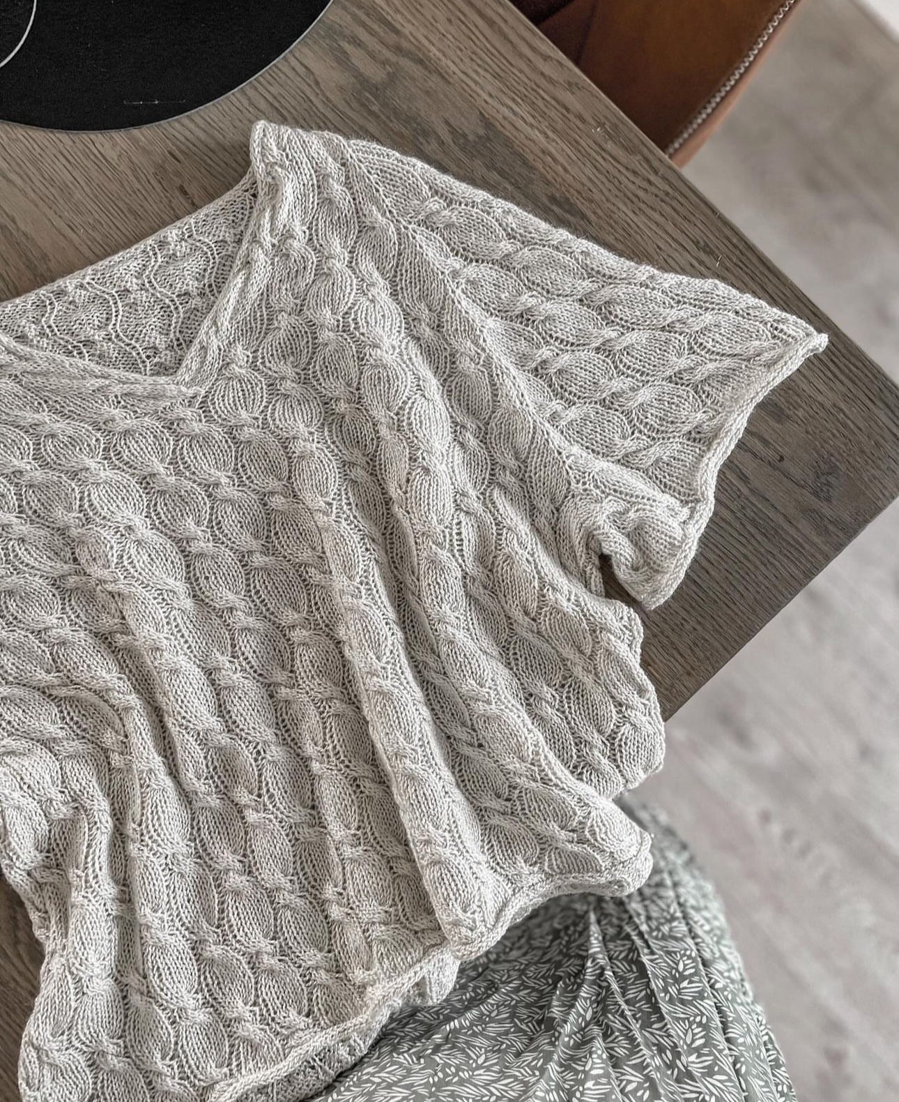 Drops tee – sommerlig t-skjorte med struktur og fletter