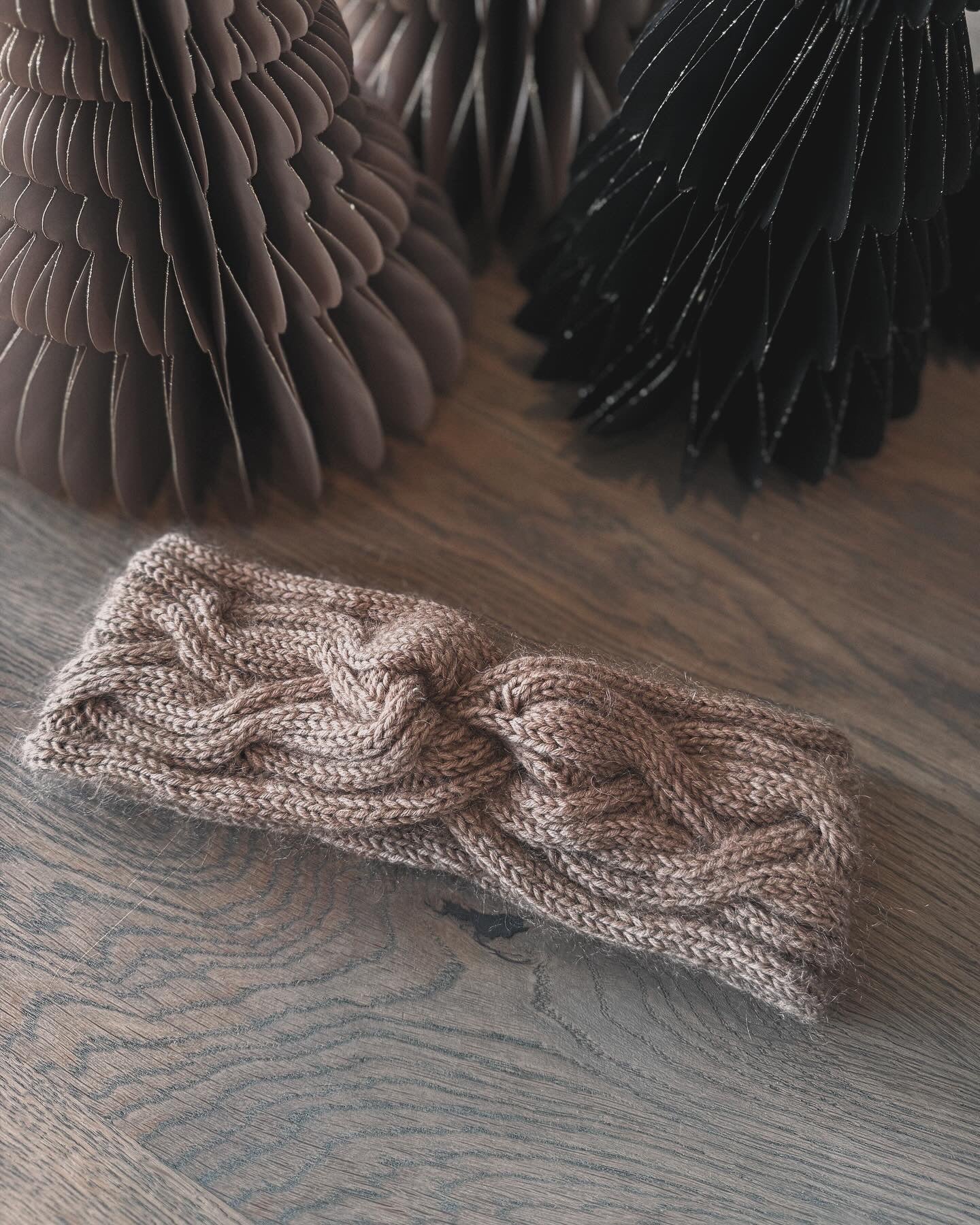 Becky twist – chunky pannebånd med flette og tvist