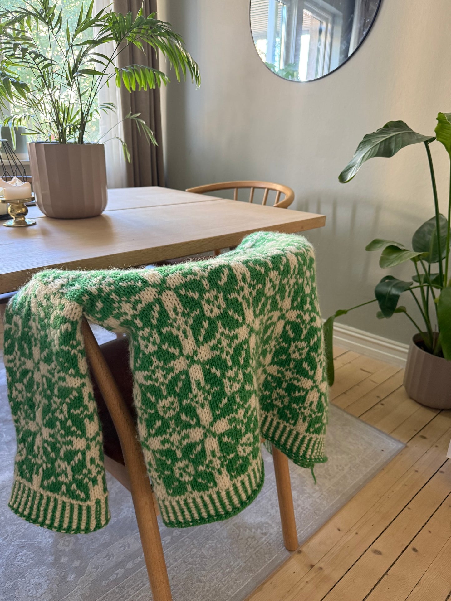 Vildblomst Sweater – Blomstrende strikkegenser i to farger