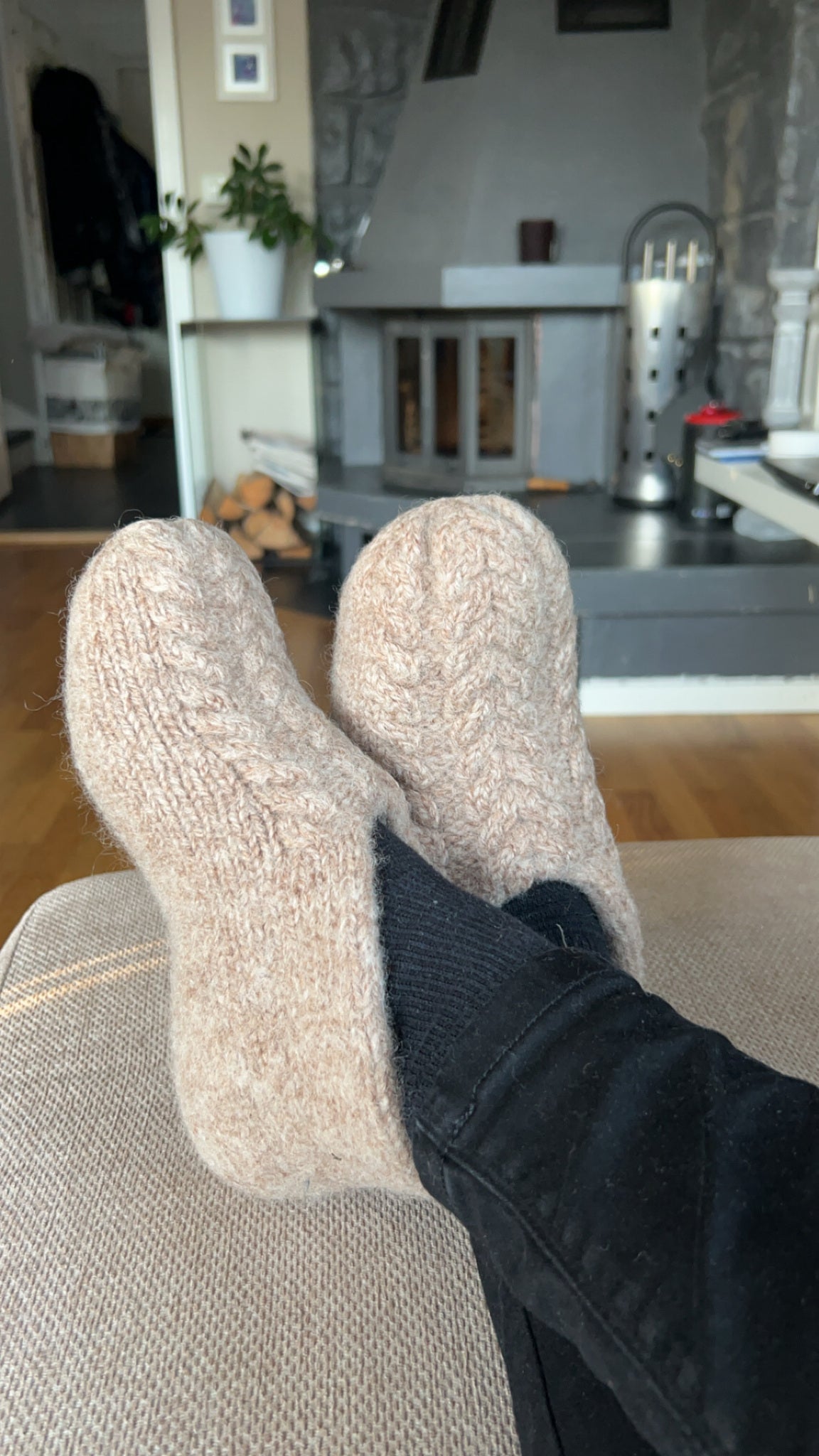 Airy Slippers – Luftige, tovede tøfler med flettepanel