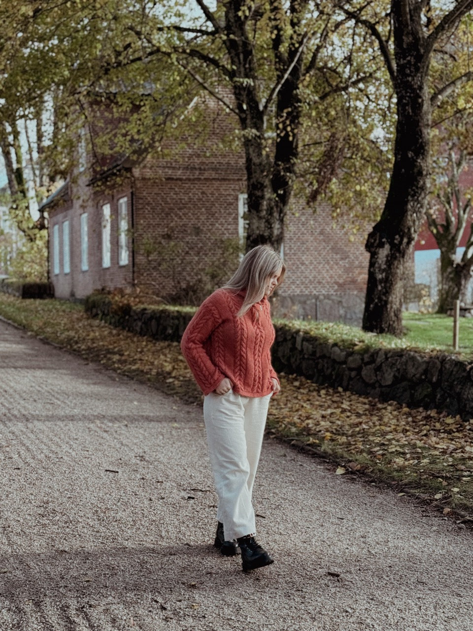 Autumn Zipsweater – Tidløs genser med glidelås og flettestruktur