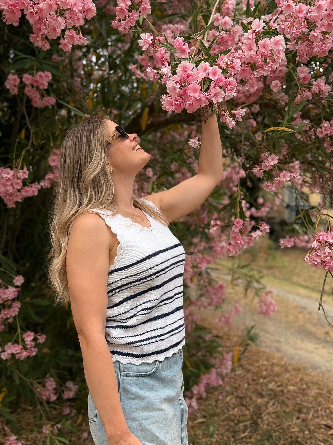 Sailaway top – sommerlig strikketopp med klassiske striper og feminine heklekanter