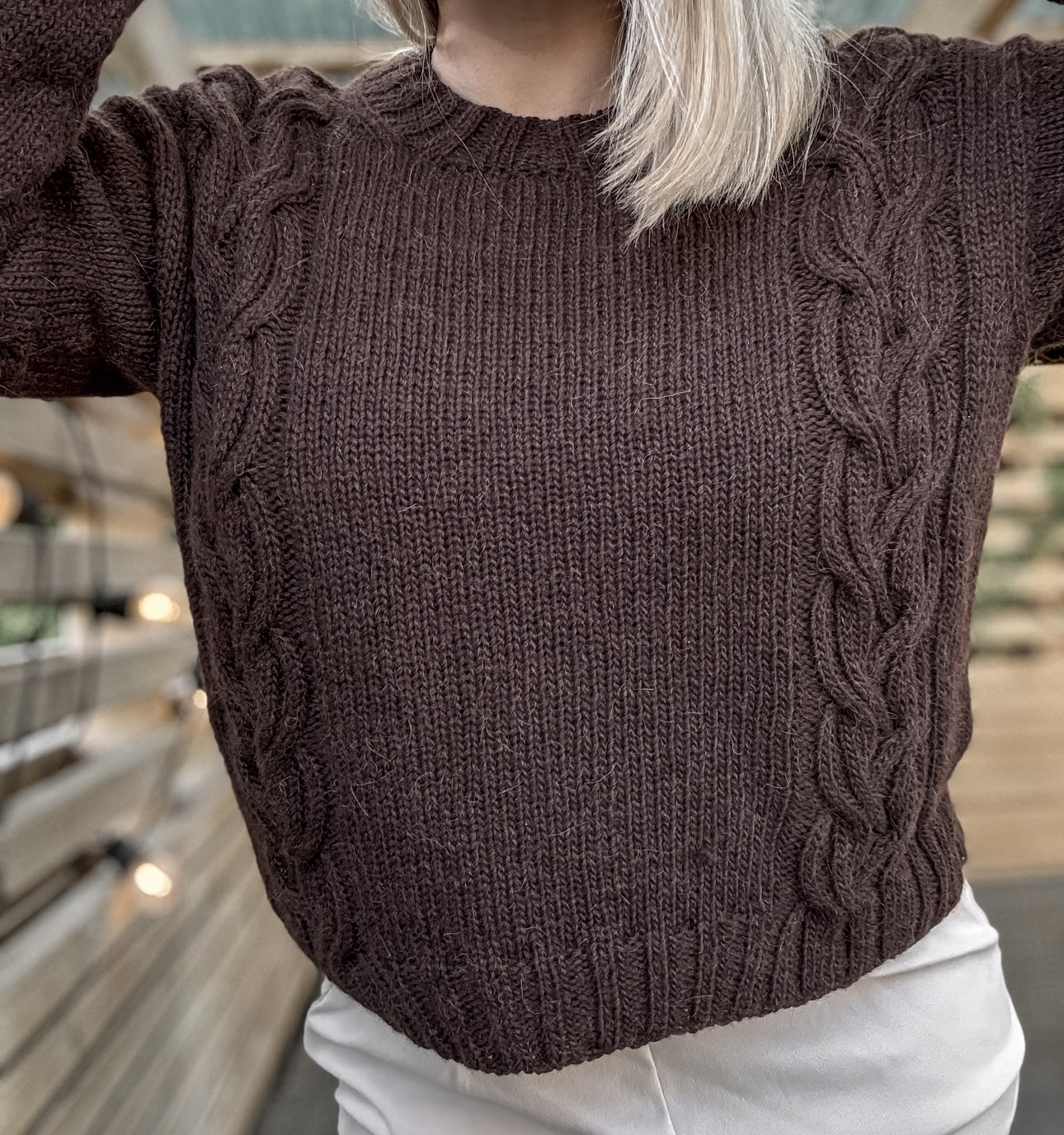 Becky sweater – Elegant struktur med flettedetaljer
