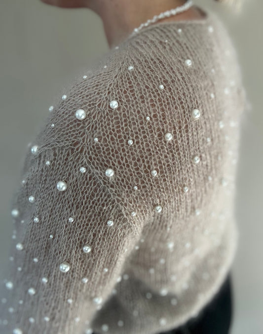 Oyster Blouse – Perlepyntet festbluse med elegant snitt