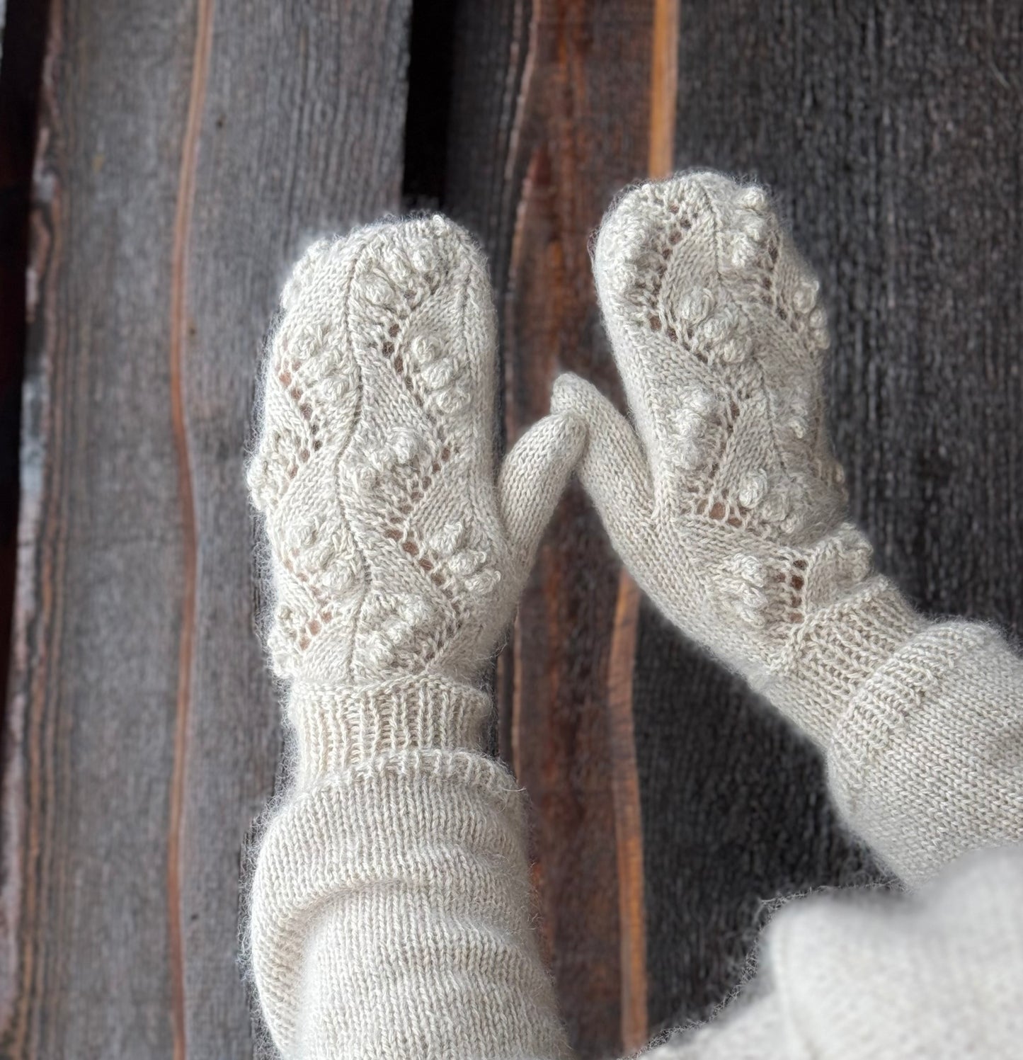 Bluebell mittens – lune votter med nydelig popcornmønster