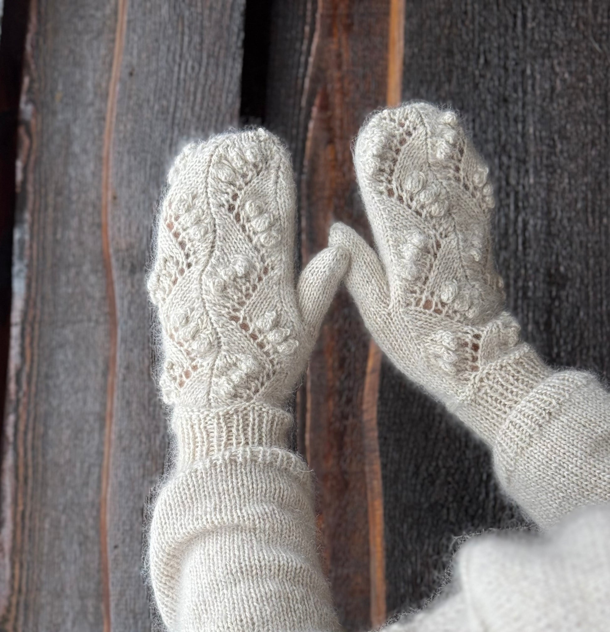 Bluebell mittens – lune votter med nydelig popcornmønster