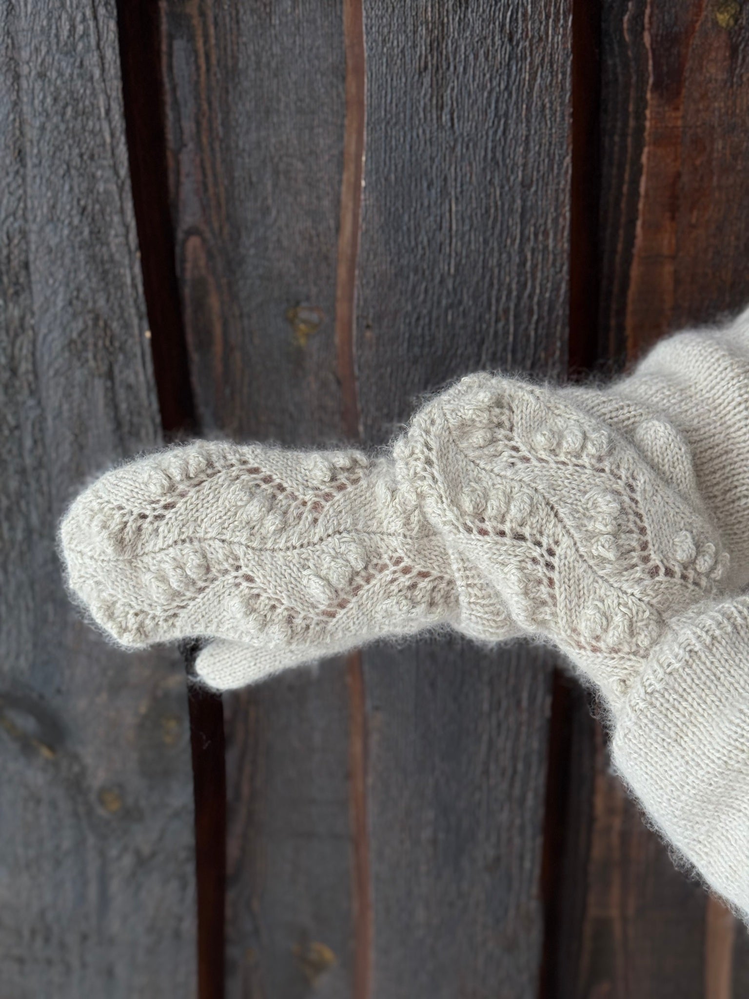 Bluebell mittens – lune votter med nydelig popcornmønster