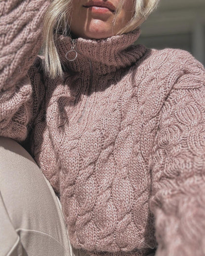 Drops zipsweater – chunky genser med glidelås og flettemønster