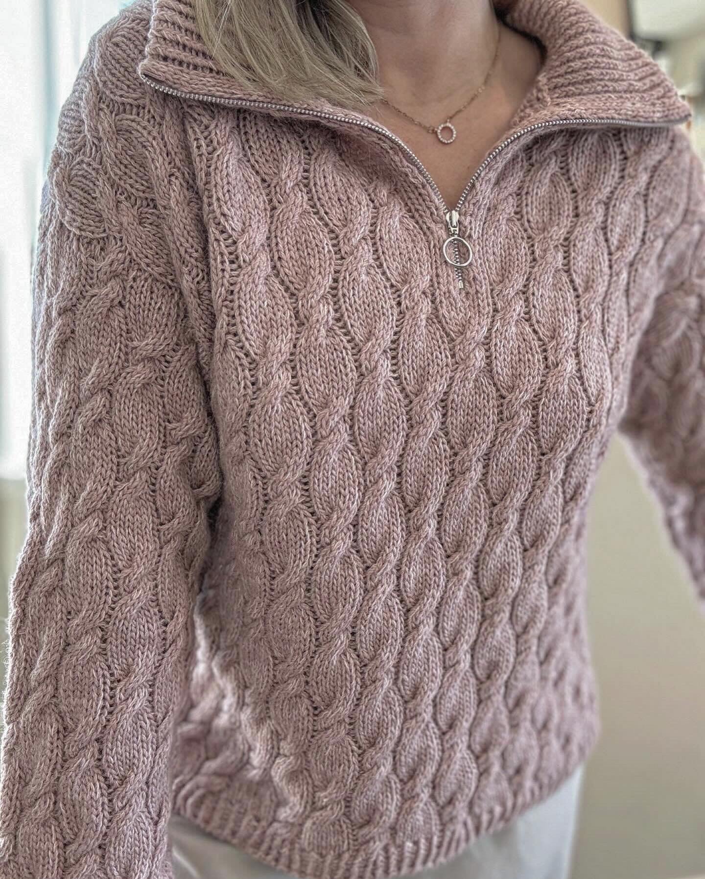 Drops zipsweater – chunky genser med glidelås og flettemønster