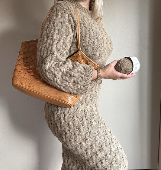 Drops dress – tidløs kjole i tre lengder med struktur og fletter