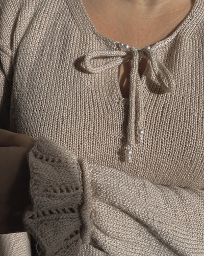 Biselle blouse – feminin bluse med bise, i-cord og perledetaljer