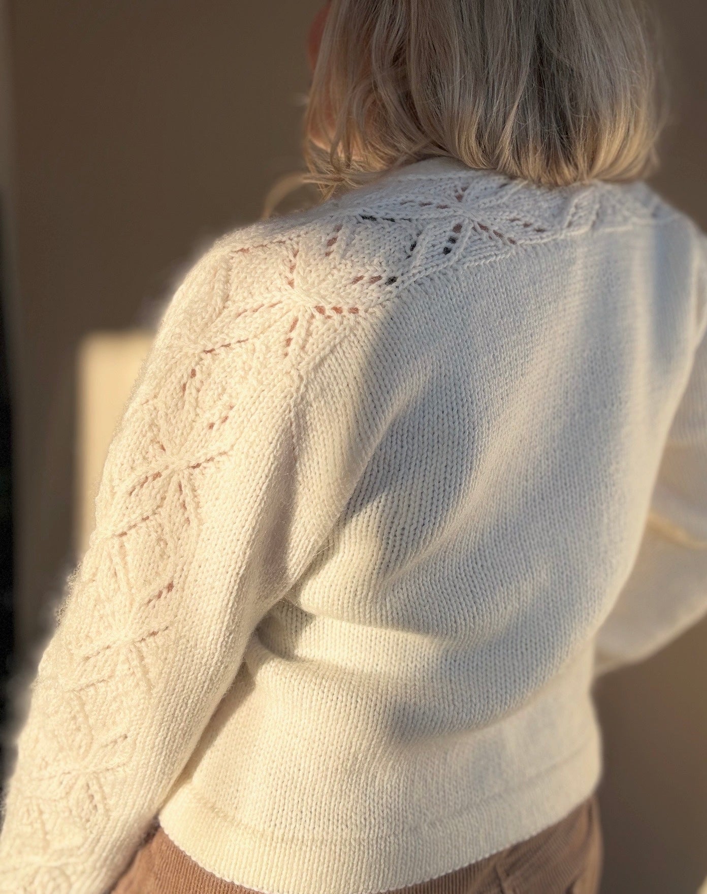 Iris bloom cardigan – dekorativ jakke med struktur