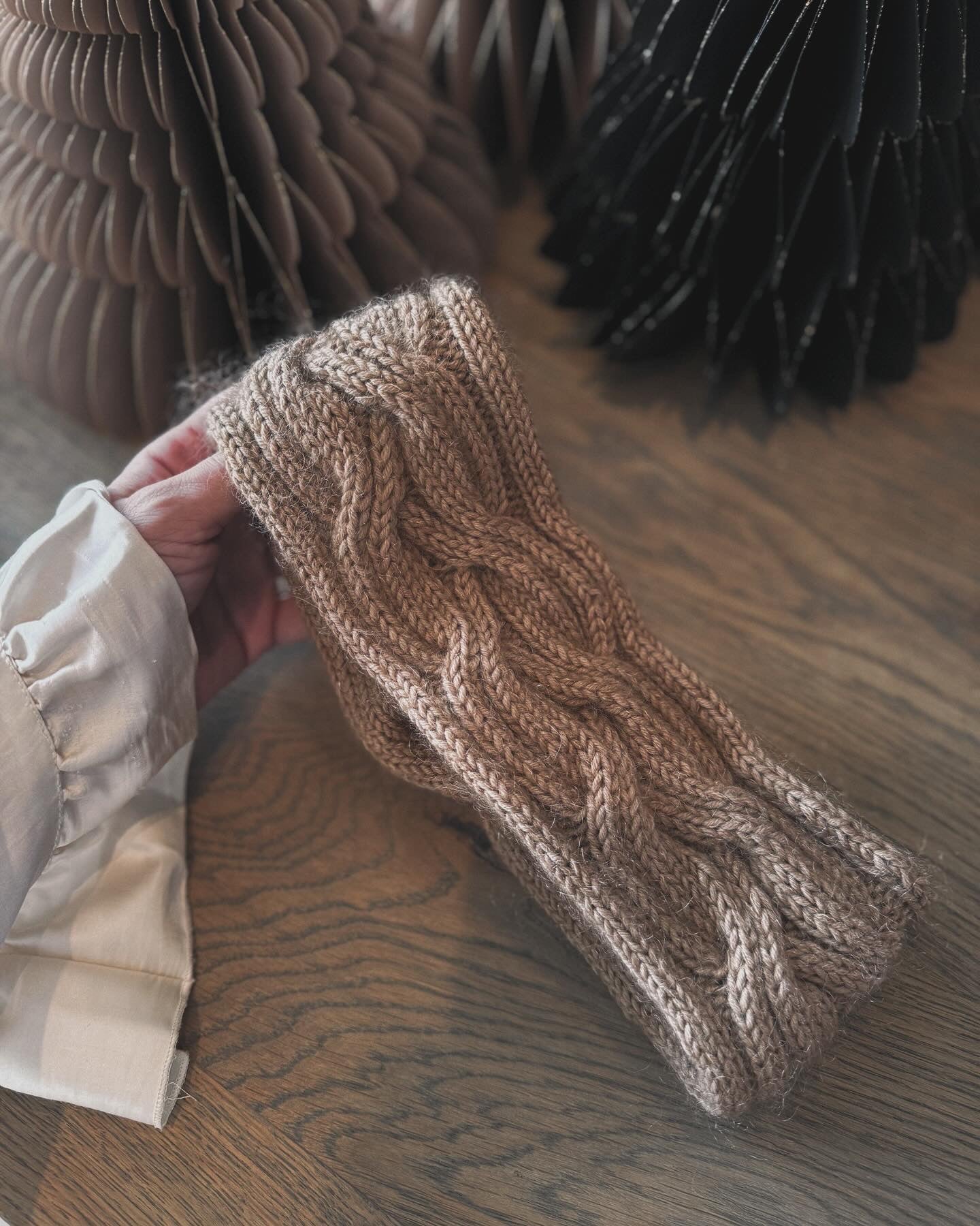 Becky twist – chunky pannebånd med flette og tvist