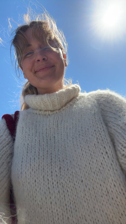 Cozy sweater - Enkel og oversized raglangenser med høy hals