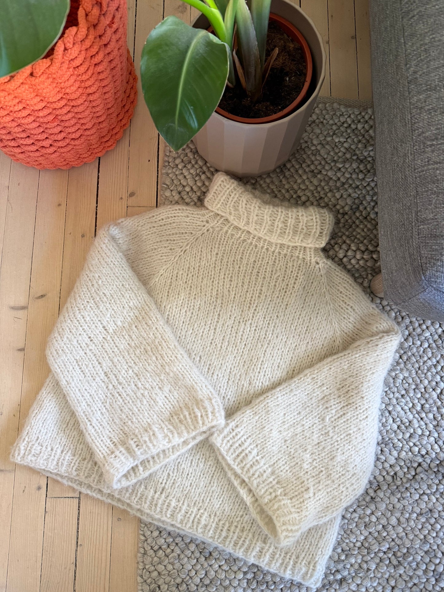 Cozy sweater - Enkel og oversized raglangenser med høy hals