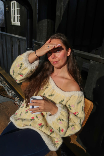 Blomstereng genseren – Strikk en hyllest til villblomster og sommerenger
