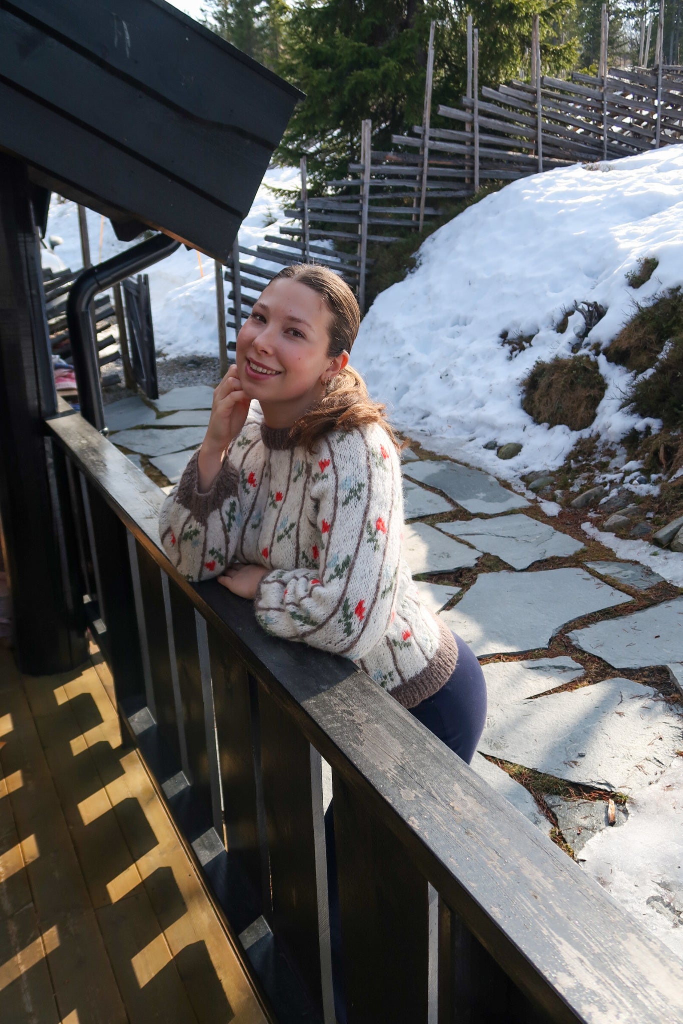 Blomstereng genseren – Strikk en hyllest til villblomster og sommerenger