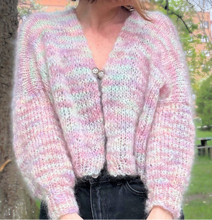 Sukkerspinnjakken – Elegant cardigan med skyfølelse