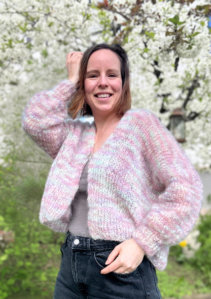 Sukkerspinnjakken – Elegant cardigan med skyfølelse