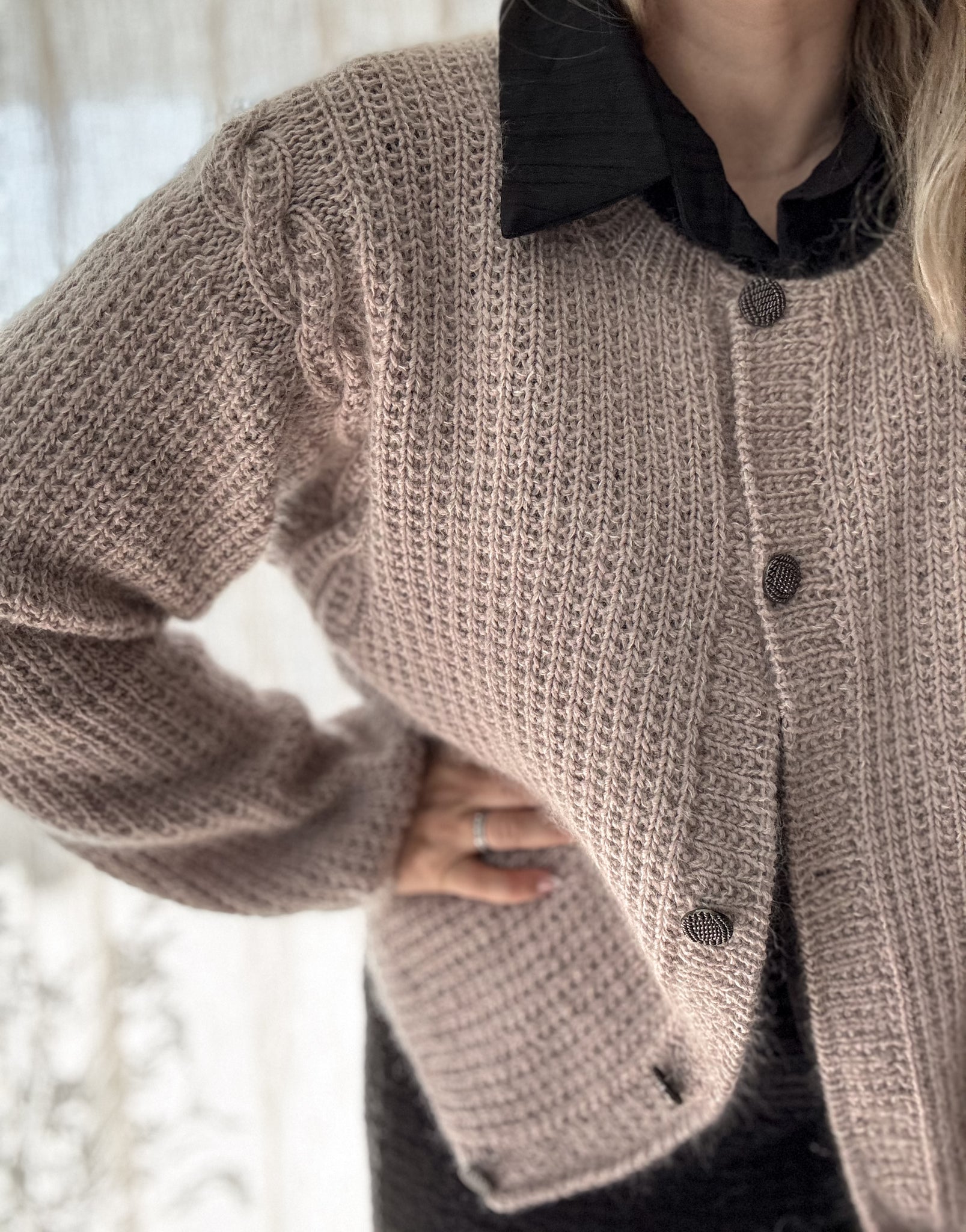 Elowen cardigan – Elegant oversized cardigan med flettekant