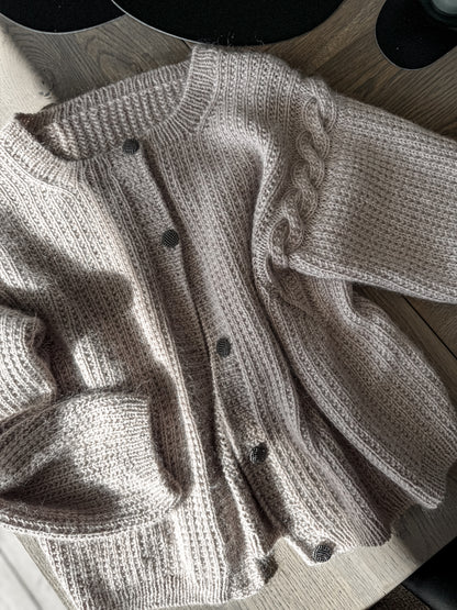 Elowen cardigan – Elegant oversized cardigan med flettekant