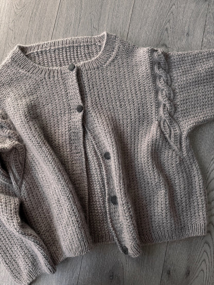 Elowen cardigan – Elegant oversized cardigan med flettekant