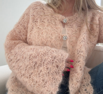 Flowers Romance Cardigan – Romantisk cardigan i blomsterstrikk