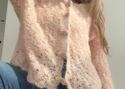 Flowers Romance Cardigan – Romantisk cardigan i blomsterstrikk