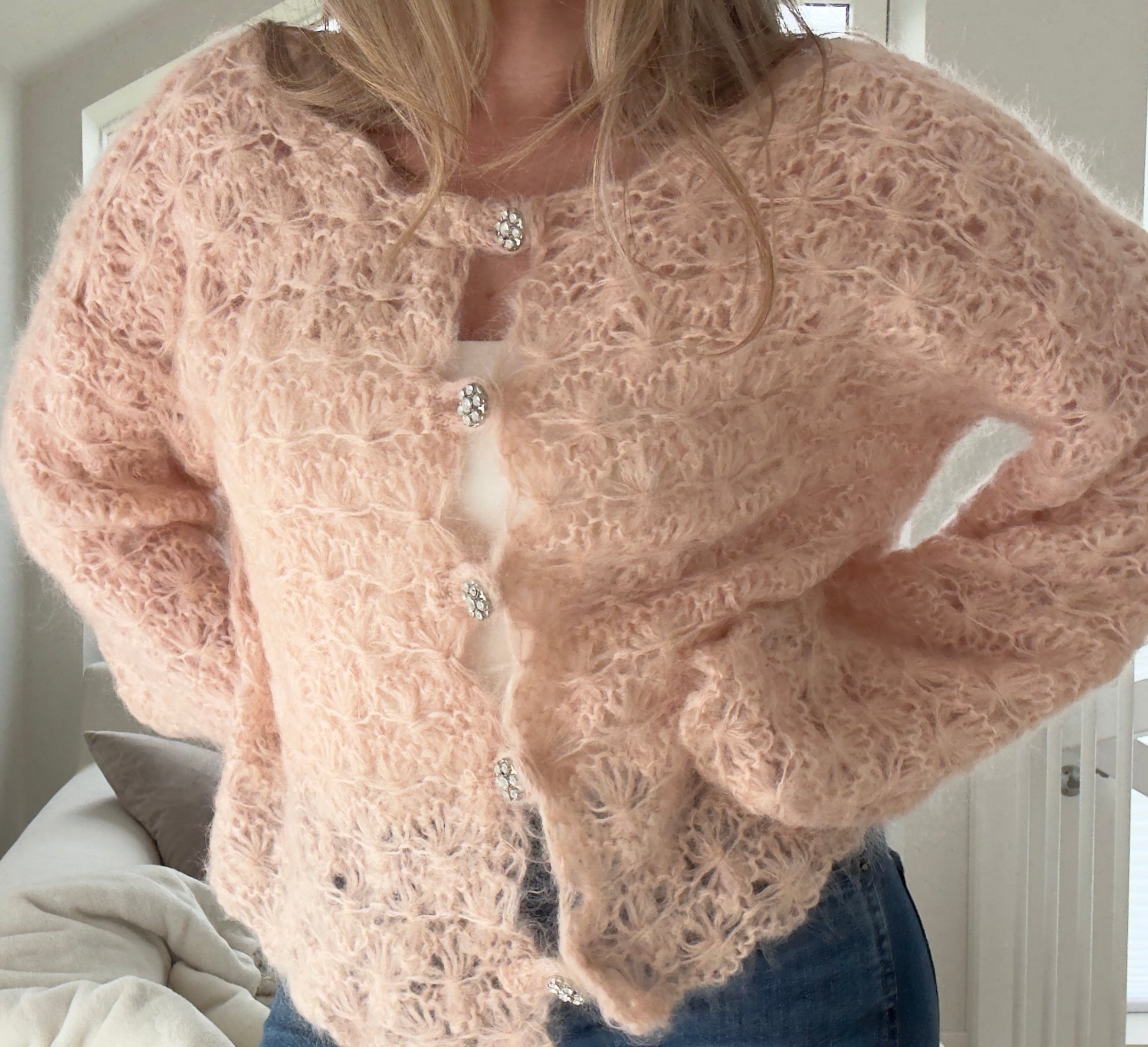 Flowers Romance Cardigan – Romantisk cardigan i blomsterstrikk