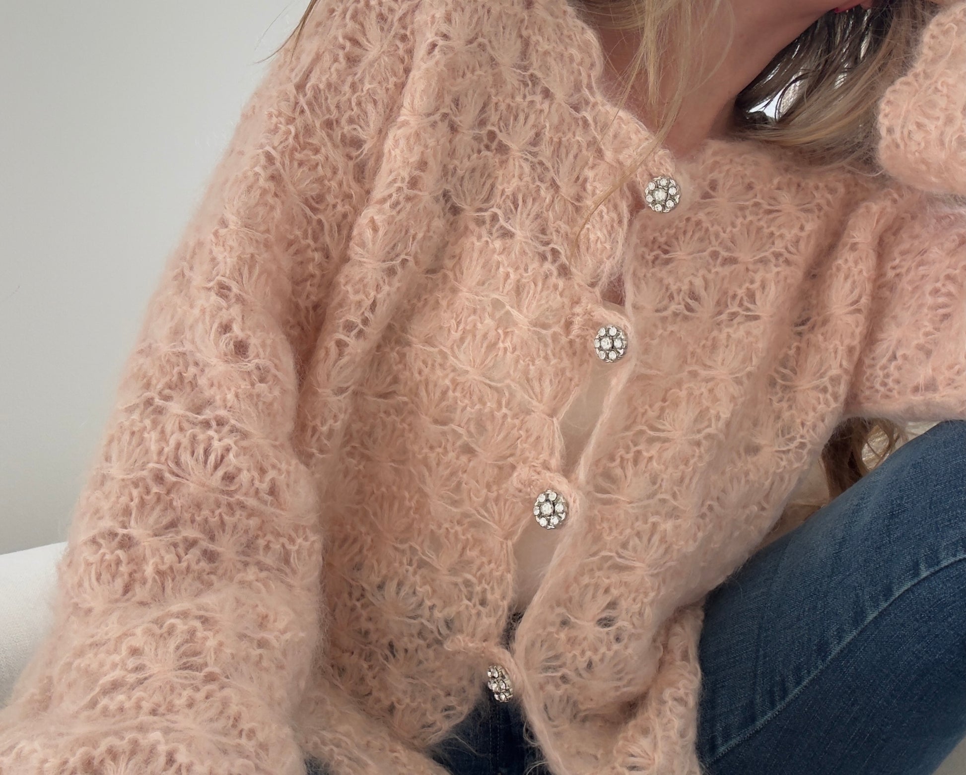 Flowers Romance Cardigan – Romantisk cardigan i blomsterstrikk