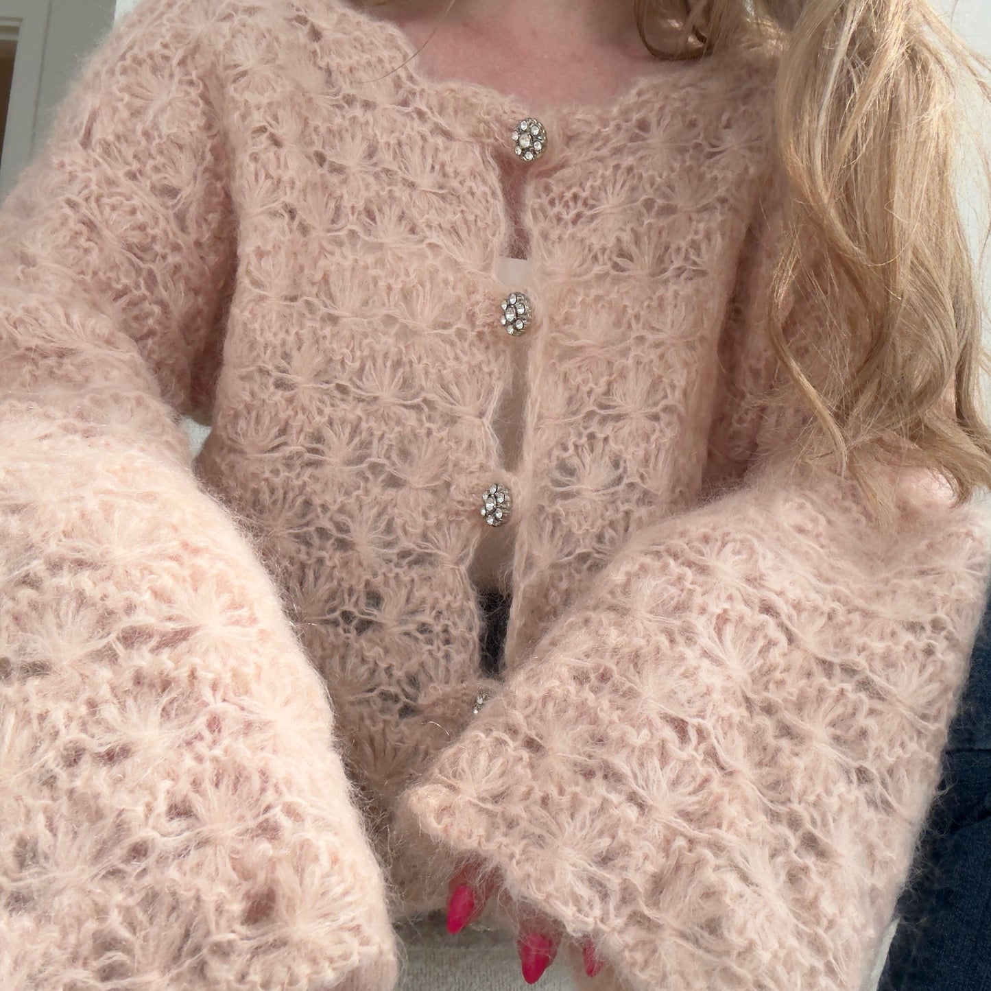 Flowers Romance Cardigan – Romantisk cardigan i blomsterstrikk