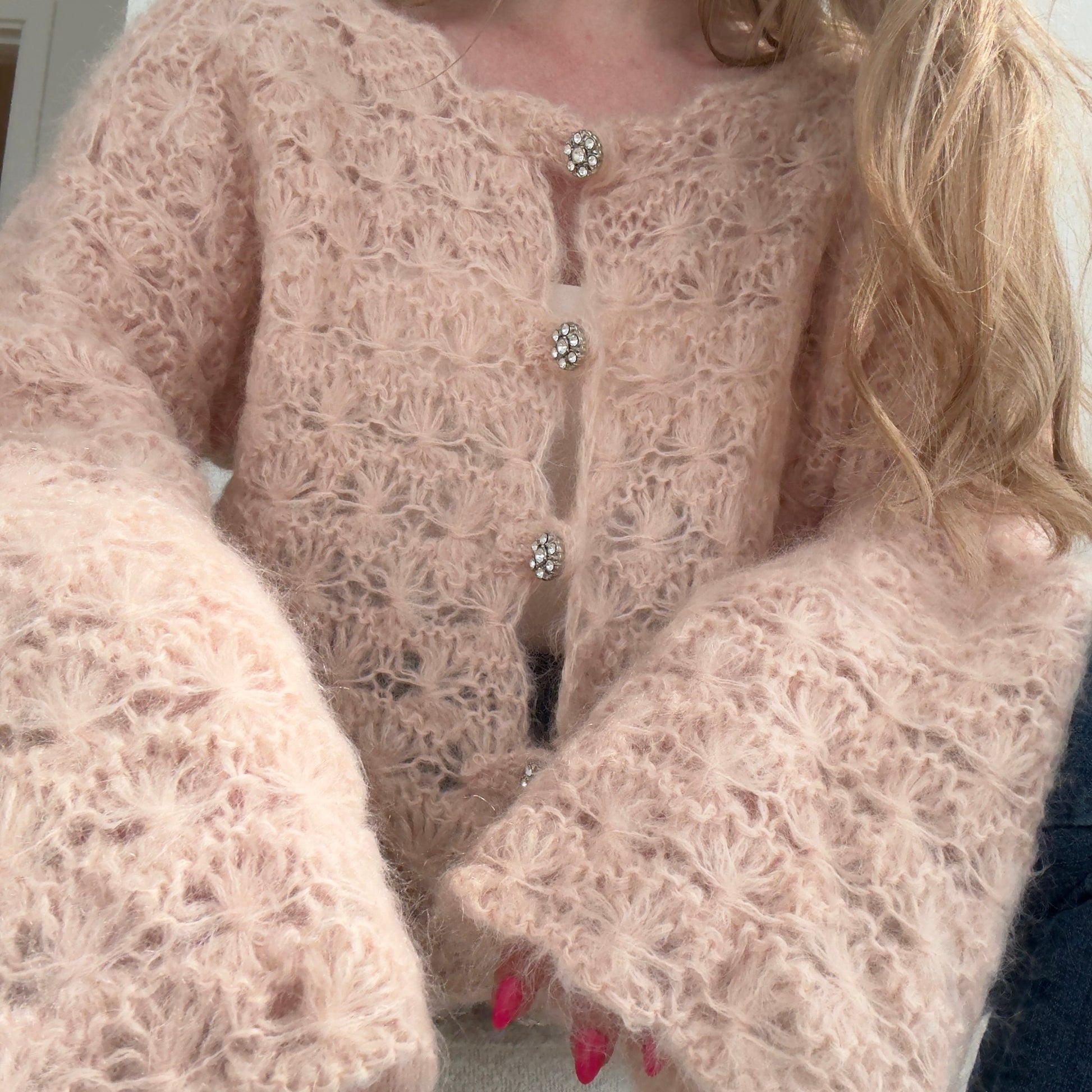 Flowers Romance Cardigan – Romantisk cardigan i blomsterstrikk