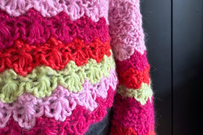 Flower field- Chunky genser med blomsterstrikk