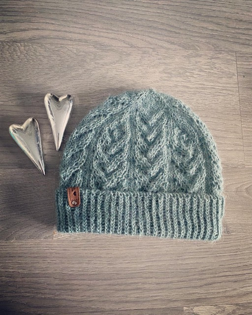 Arrowina beanie – Luen med lekkert pilmønster