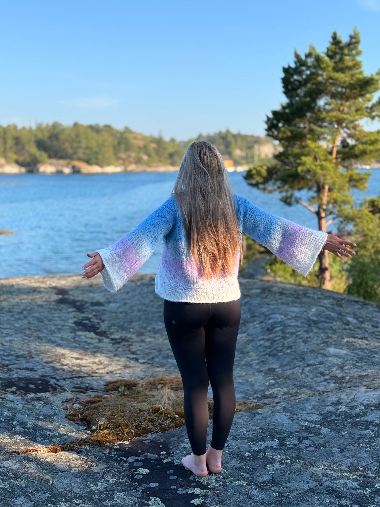 Bryggegenser – Myk og fargerik sommergenser i Fnugg