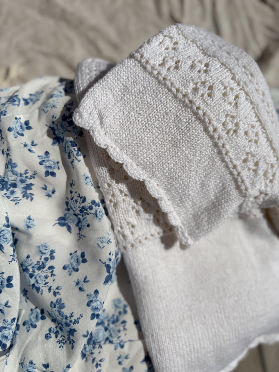Eldora tee - Feminin sommertopp med heklekant og blonder