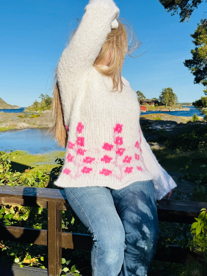 Fluffy cherry blossom - oversized genser med kirsebærblomster