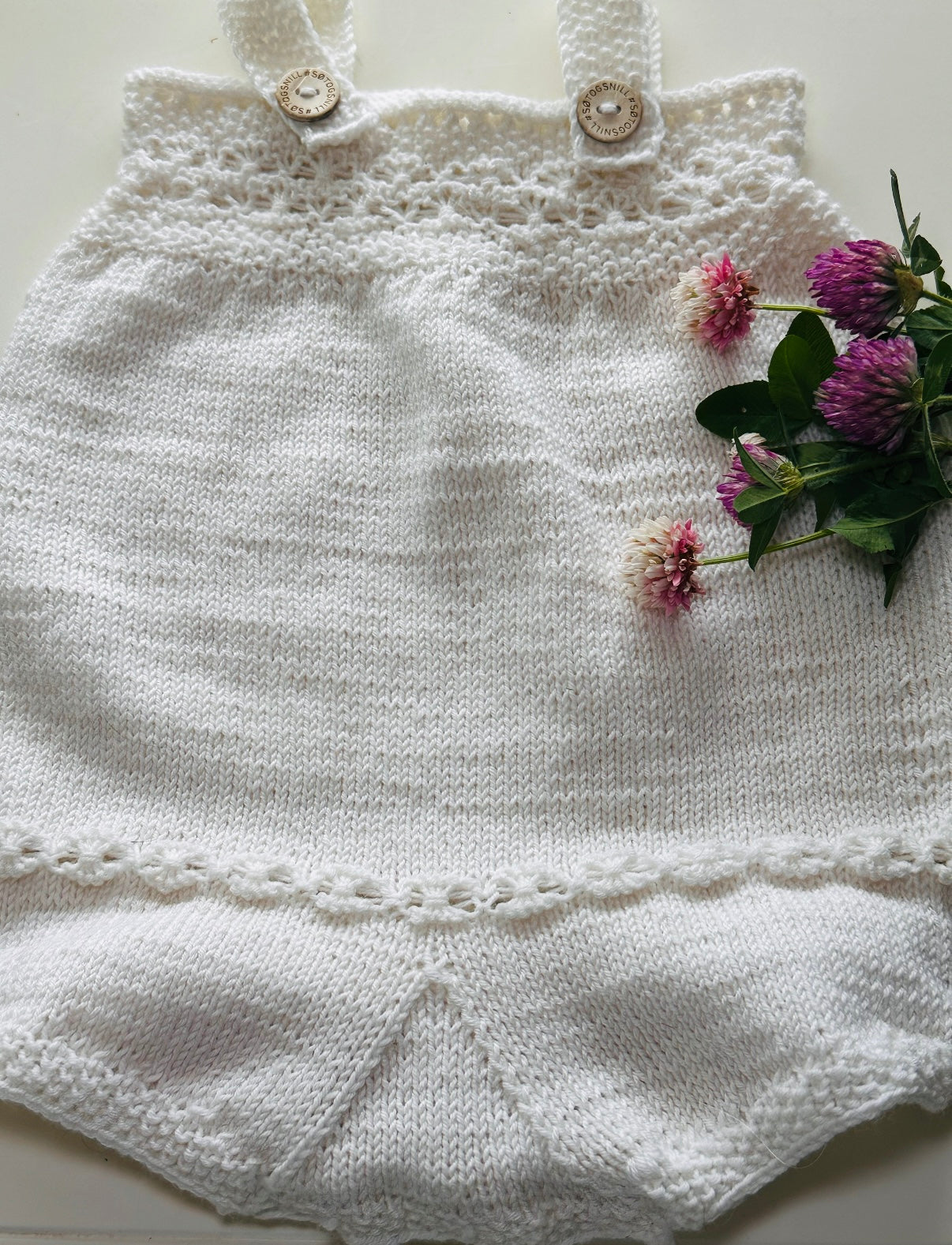 Viktoria's Flowers Romper – Babyromper med blomsterkant