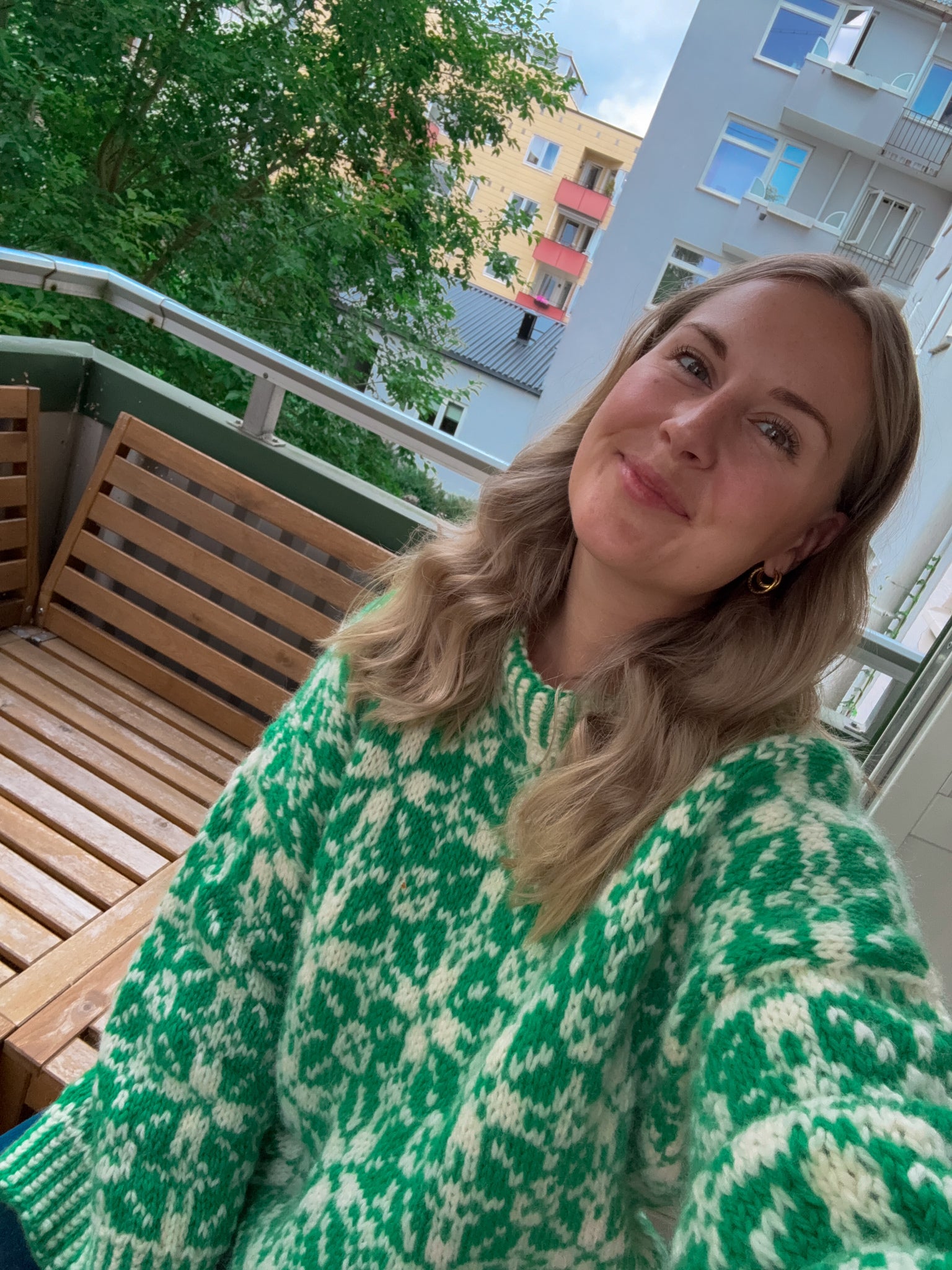 Vildblomst Sweater – Blomstrende strikkegenser i to farger