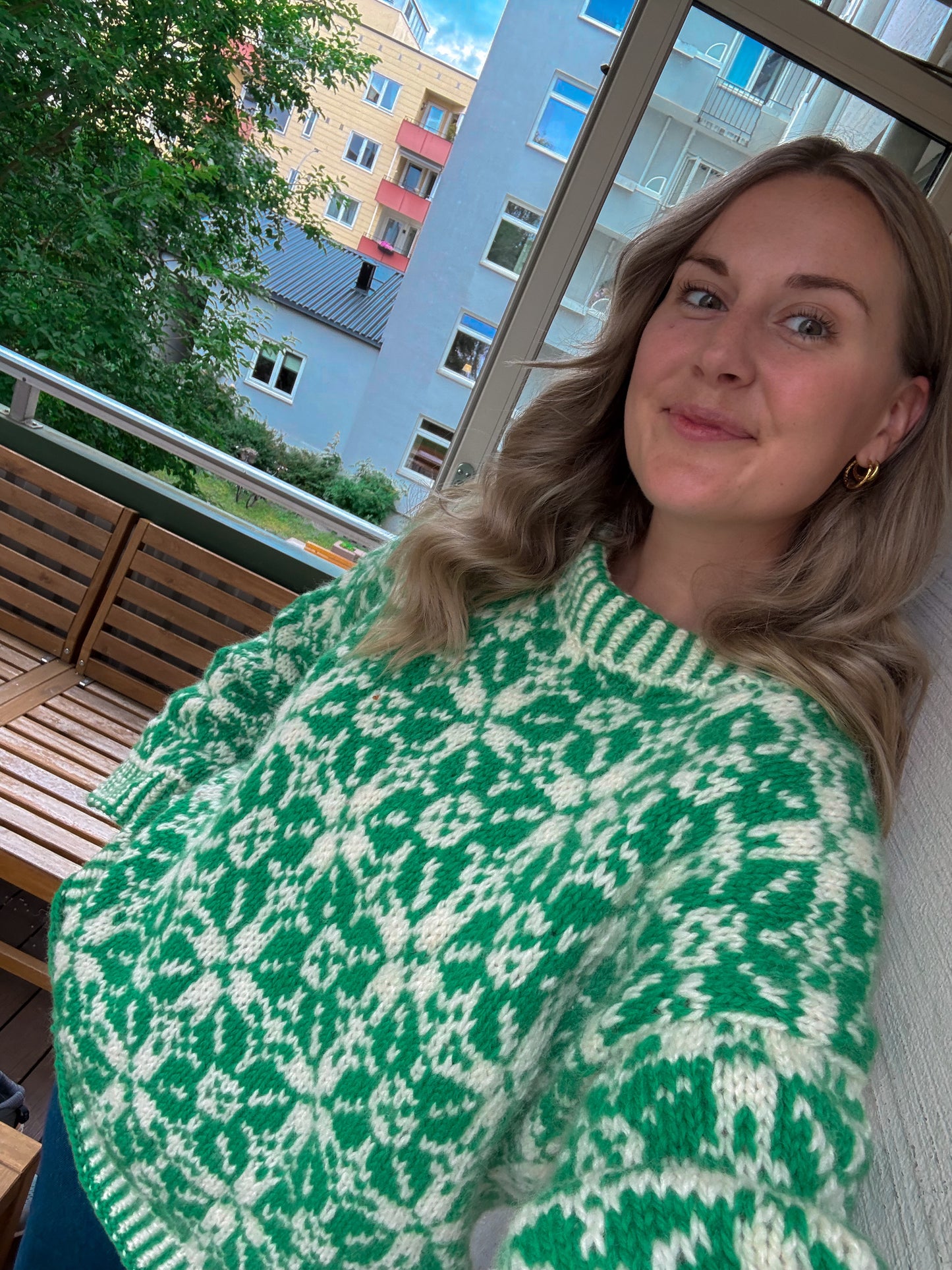 Vildblomst Sweater – Blomstrende strikkegenser i to farger