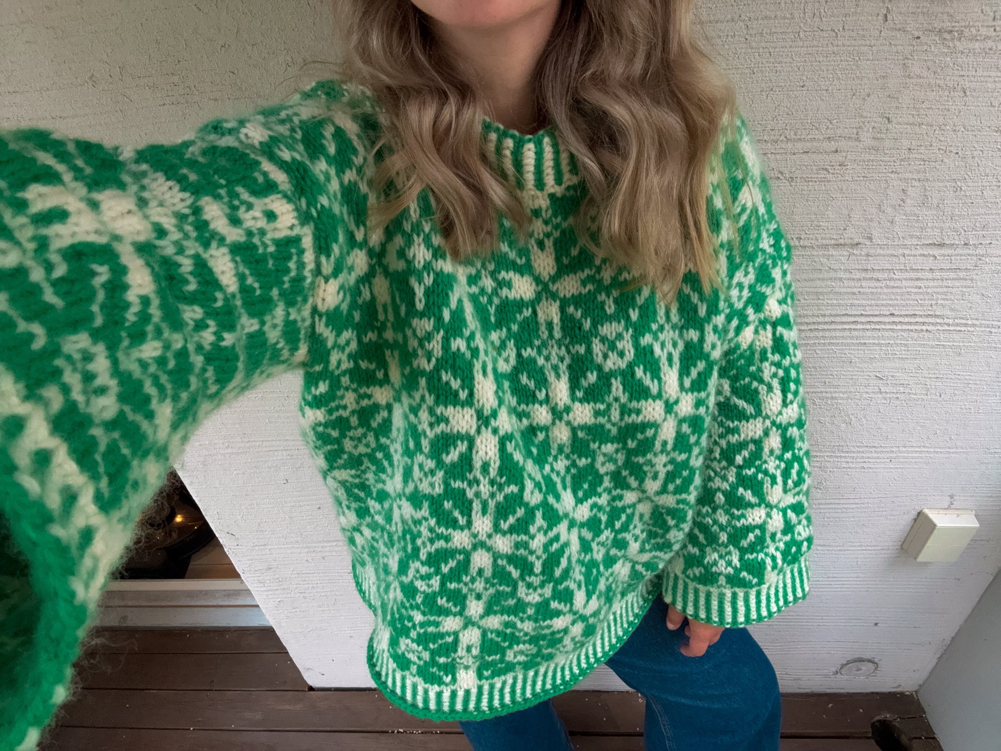 Vildblomst Sweater – Blomstrende strikkegenser i to farger