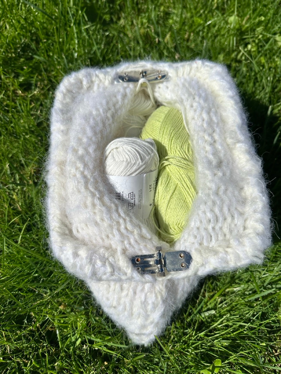 Chunky Clutch – Enkel strikket veske i tykt garn