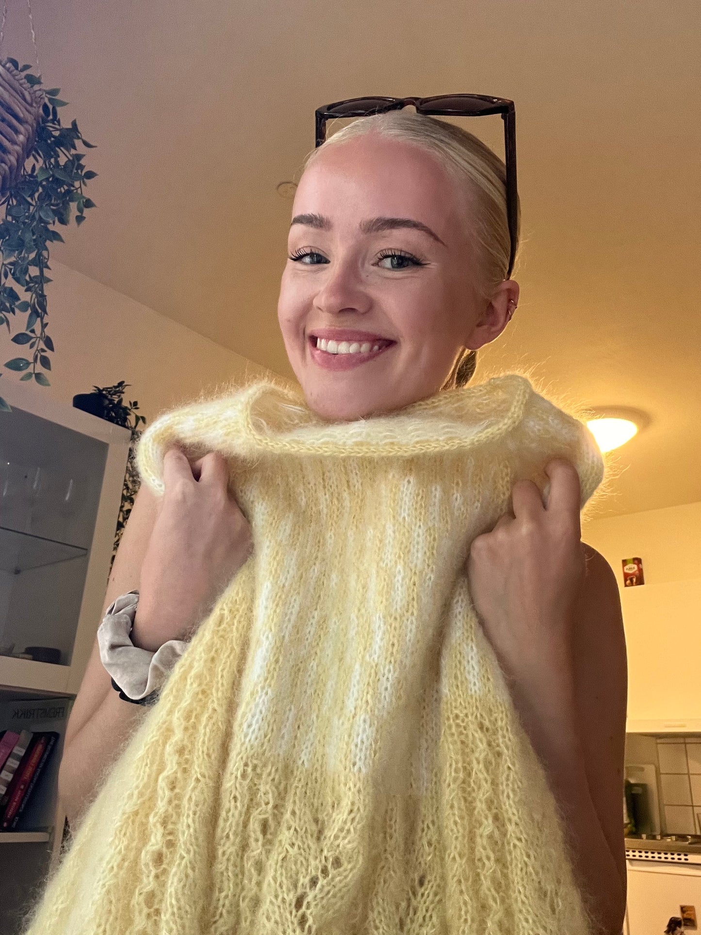 Vårglødgenser av Knit by Celina