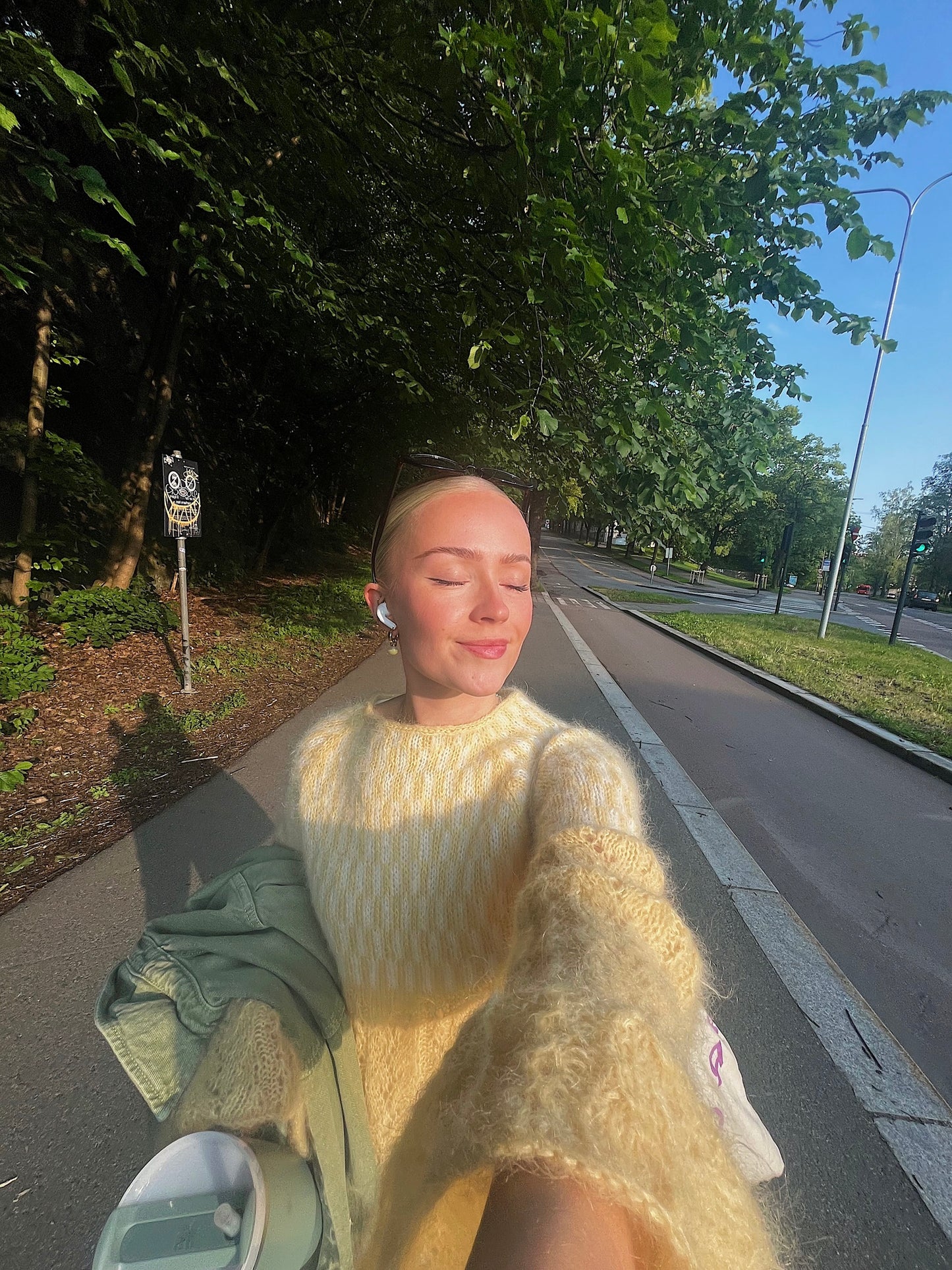 Vårglødgenser av Knit by Celina