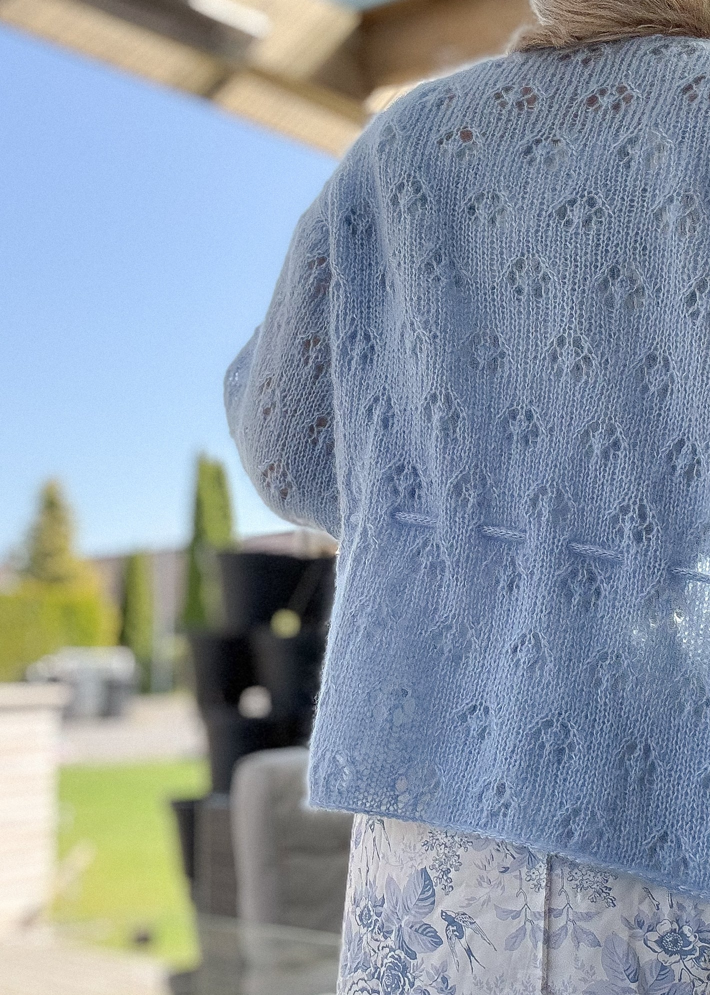 Blomren Jacket – Elegant hullmønsterjakke