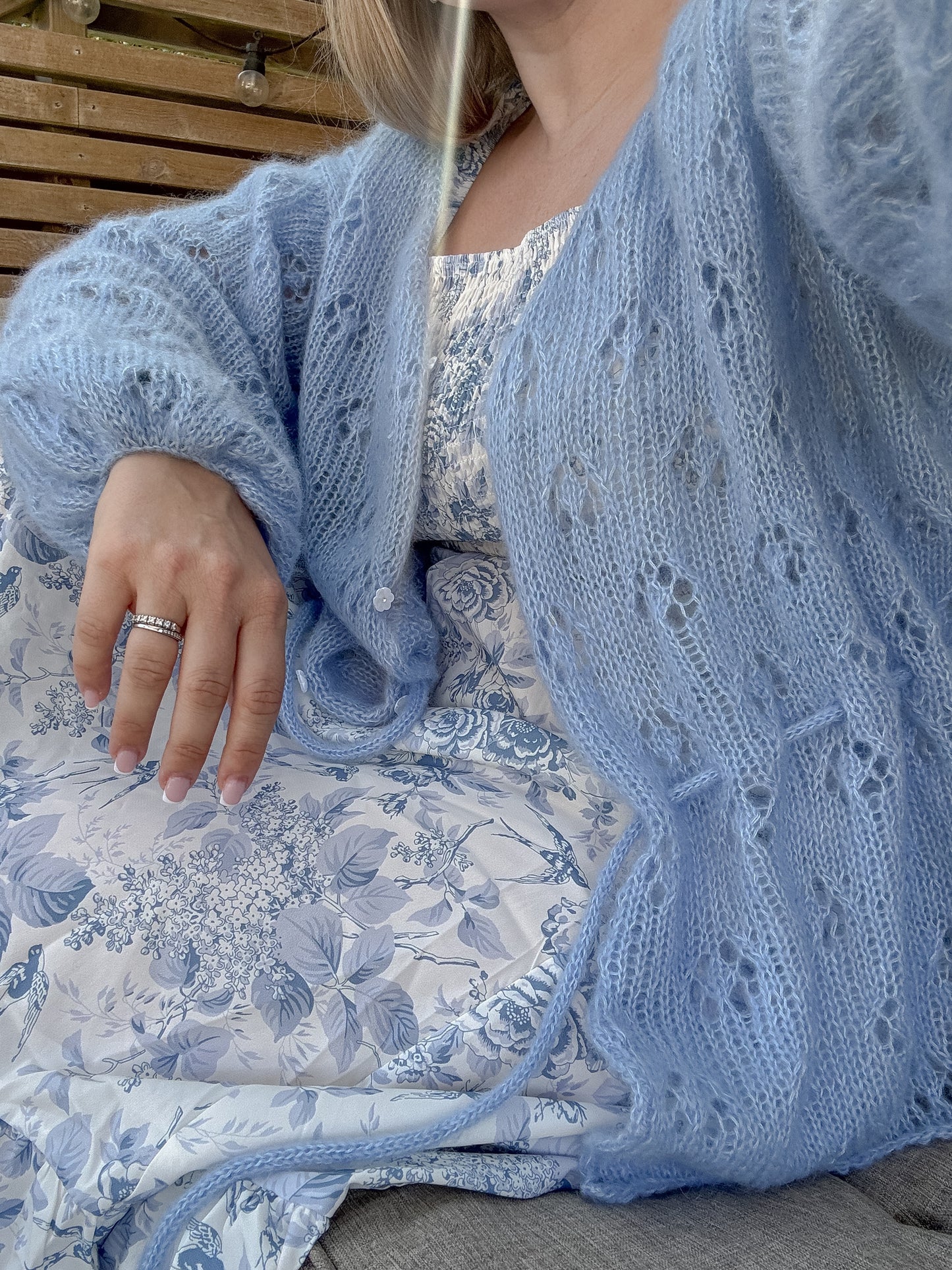 Blomren Jacket – Elegant hullmønsterjakke