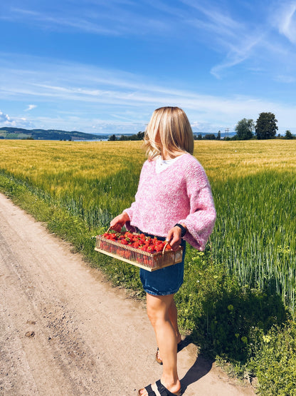 Midtsommer - nydelig genser med v-hals og vide ermer