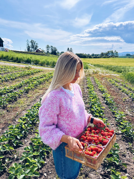Midtsommer - nydelig genser med v-hals og vide ermer