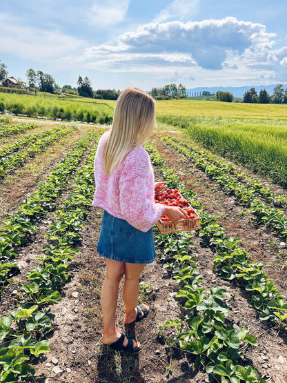 Midtsommer - nydelig genser med v-hals og vide ermer