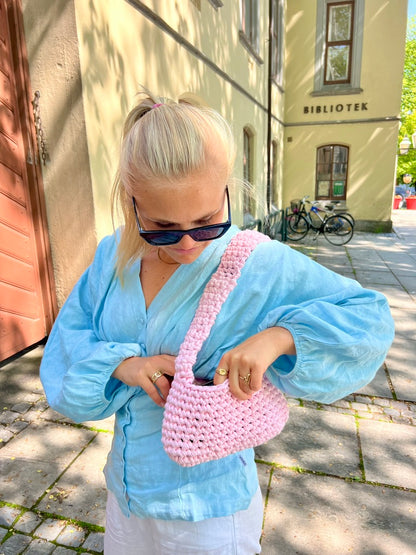 Hitraveska – heklet skulderveske med perfekt passform